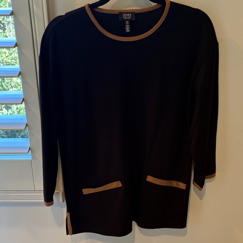 Jones New York Black Top with Tan Trim